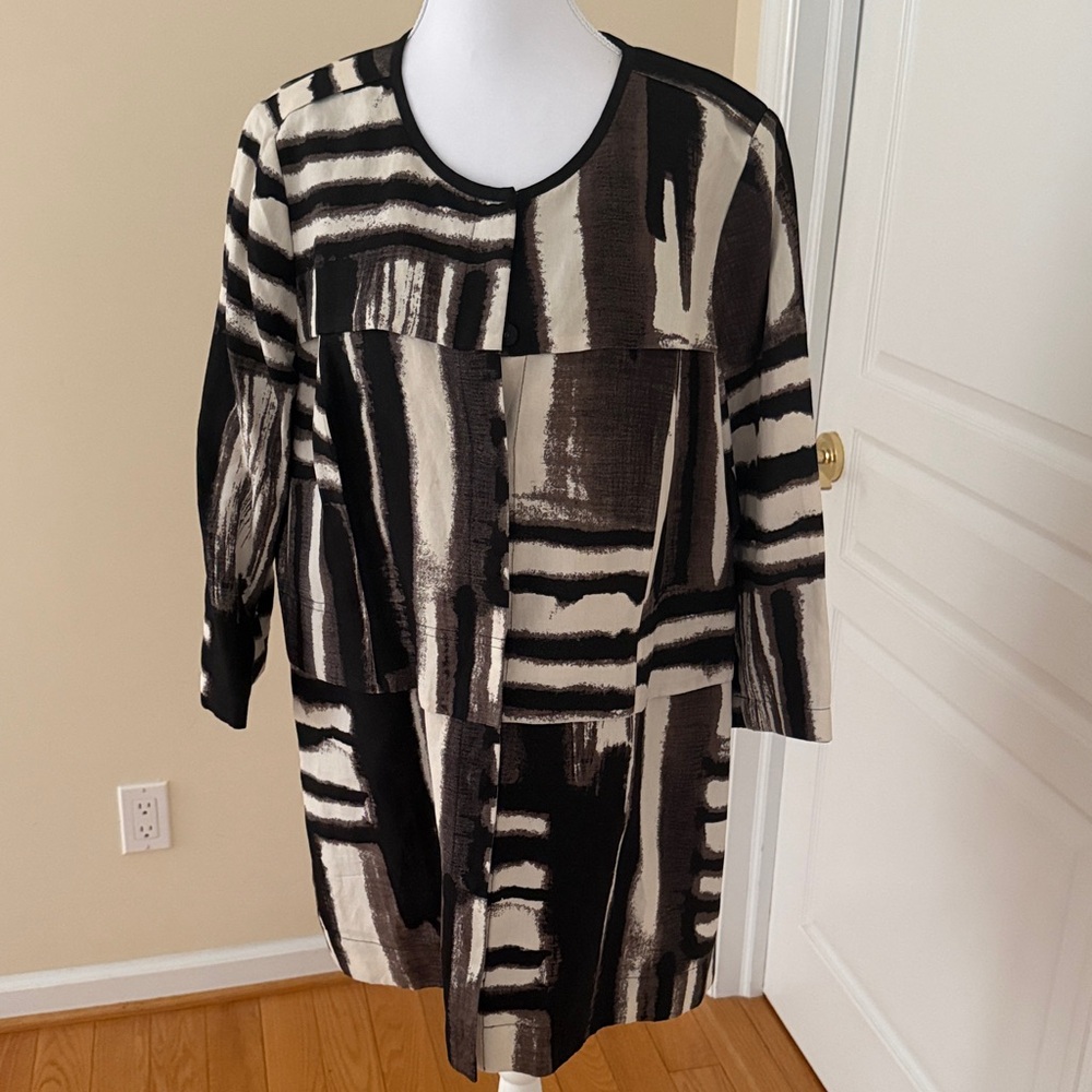 Per Se Black and Cream Silk-Linen Blend Abstract Long  Jacket/Blaze snap buttons